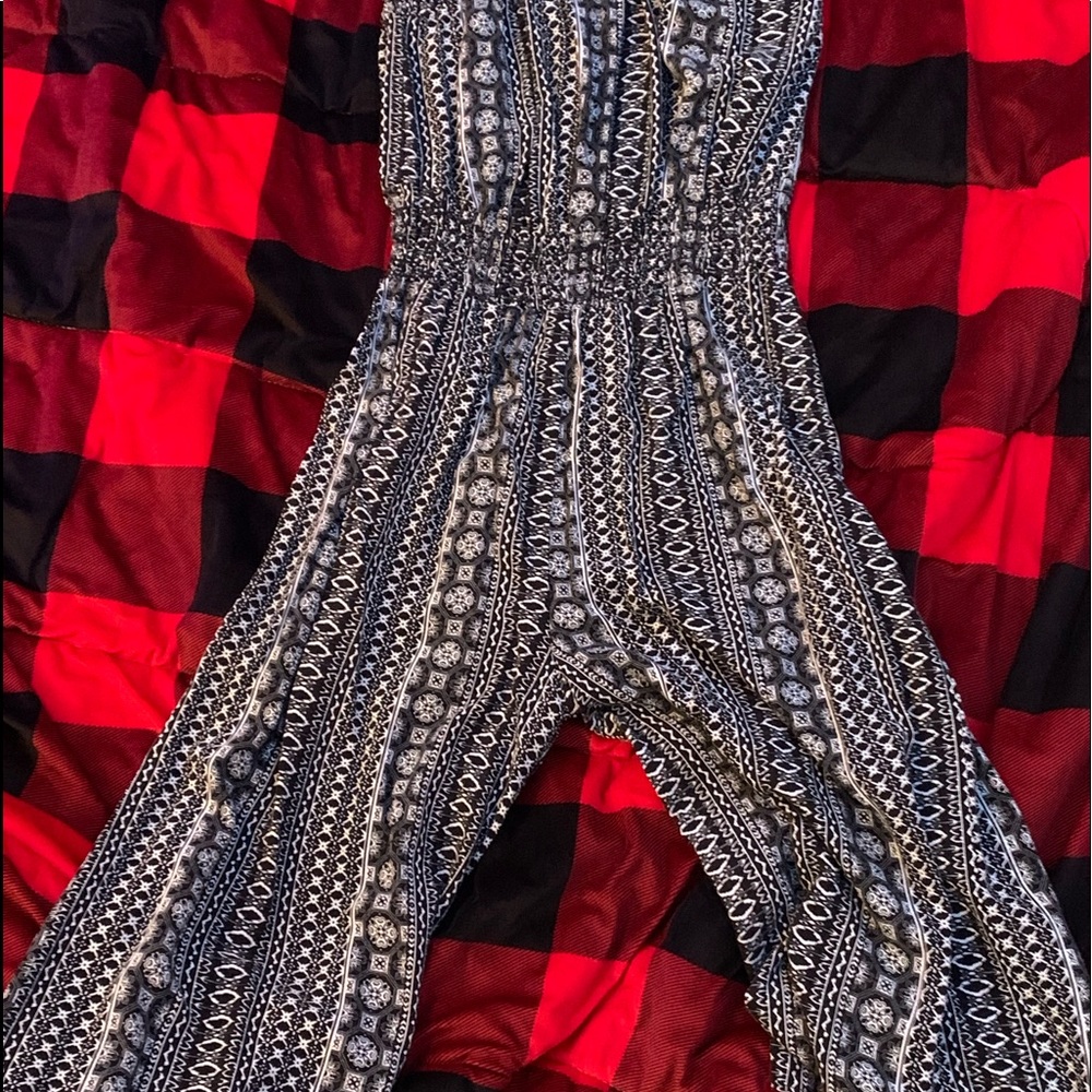 Sleevless jumpsuit